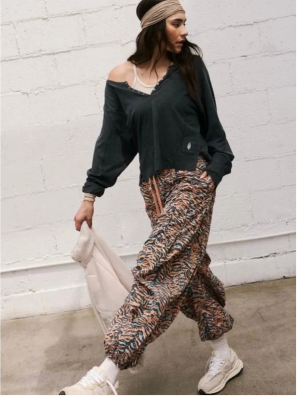 Women's Free People Joggers Size S Orange Black Tiger Print Pants